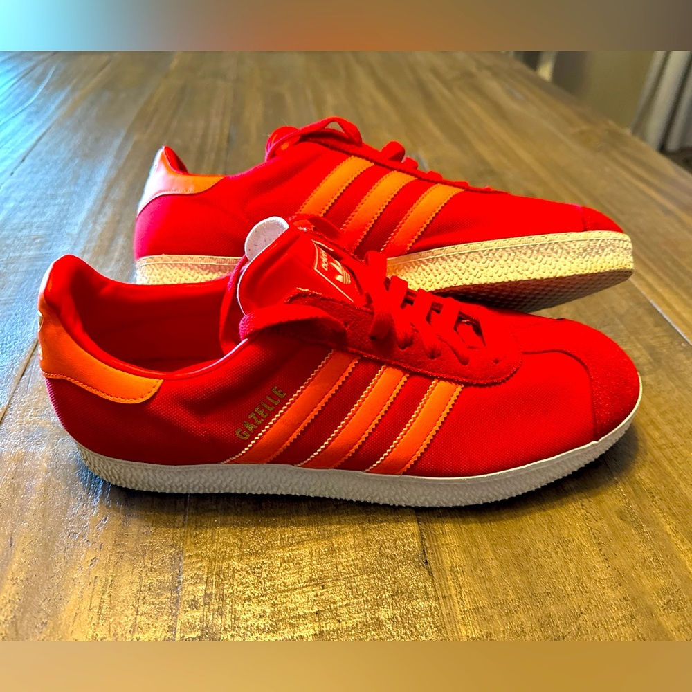 Adidas Gazelle Mens Size 11 Red Canvas Casual Soccer Comfort Shoe Q23106 NEW